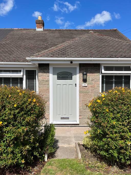 Idyllic Bungalow, Ideal Location In West Lancashire Burscough Exterior foto