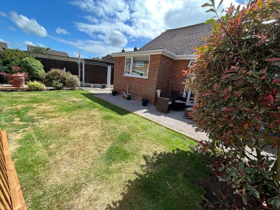 Idyllic Bungalow, Ideal Location In West Lancashire Burscough Exterior foto