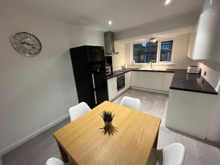 Idyllic Bungalow, Ideal Location In West Lancashire Burscough Exterior foto